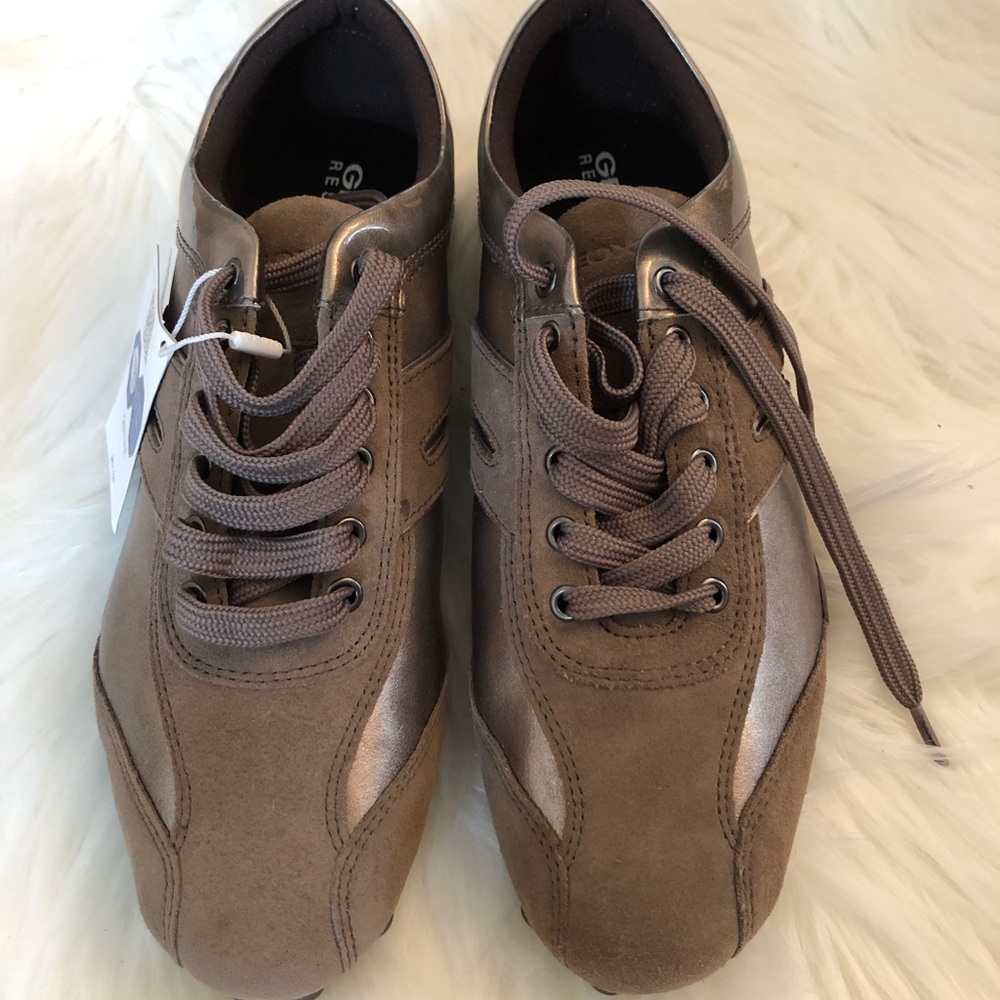- Geox Sneakers